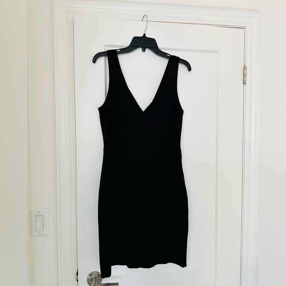 Pre loved Aritzia Wilfred free black jones dress Size M in excellent condition - Picture 1 of 5